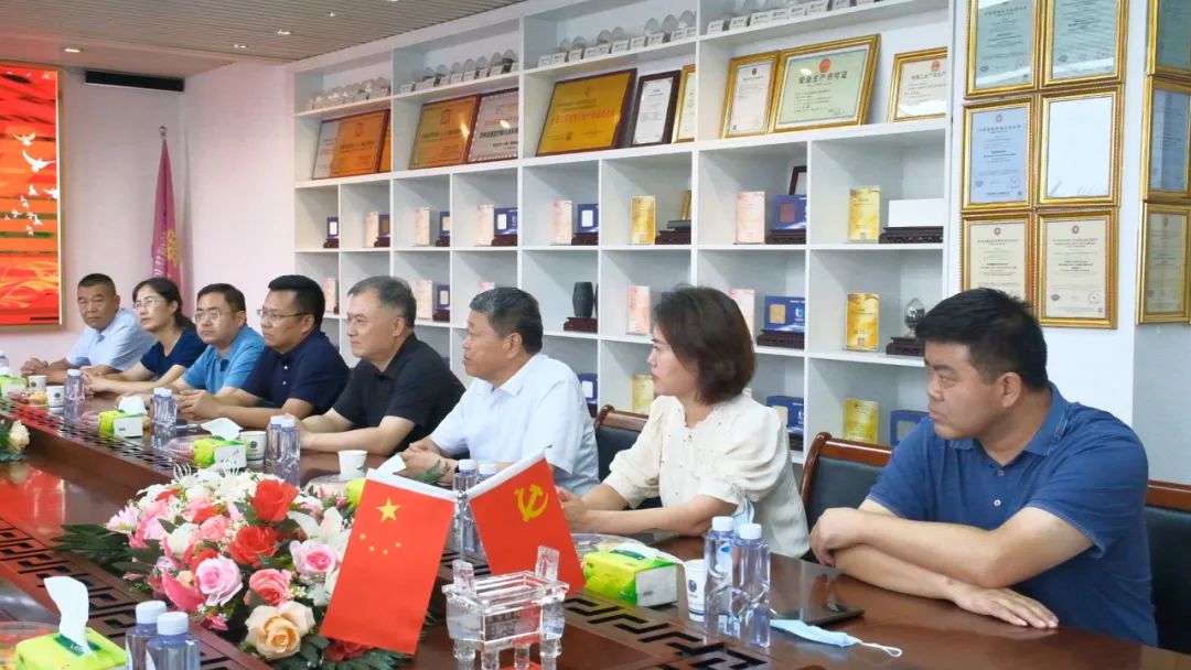 新密市委常委、政法委書記劉軍杰一行蒞臨榮盛科技集團(tuán)調(diào)研指導(dǎo)